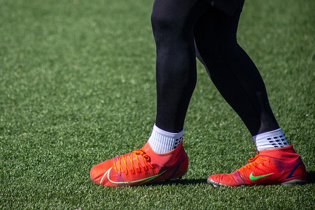 巴西国际新任主帅说球队穿粉色球衣看着像同性恋，事后道歉